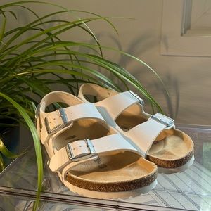 NEVER WORN - Women’s Birkenstock Milano in White